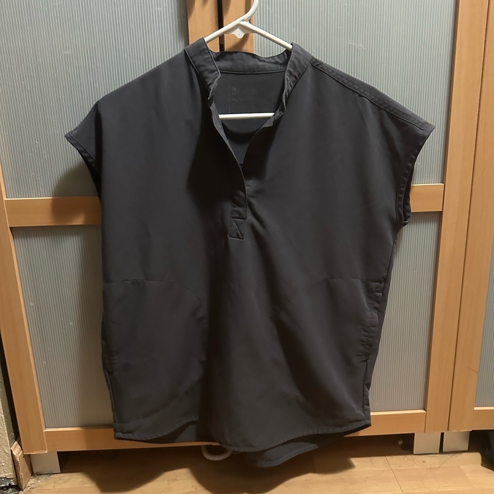 Pride Figs charcoal Rafaela scrubs top XS